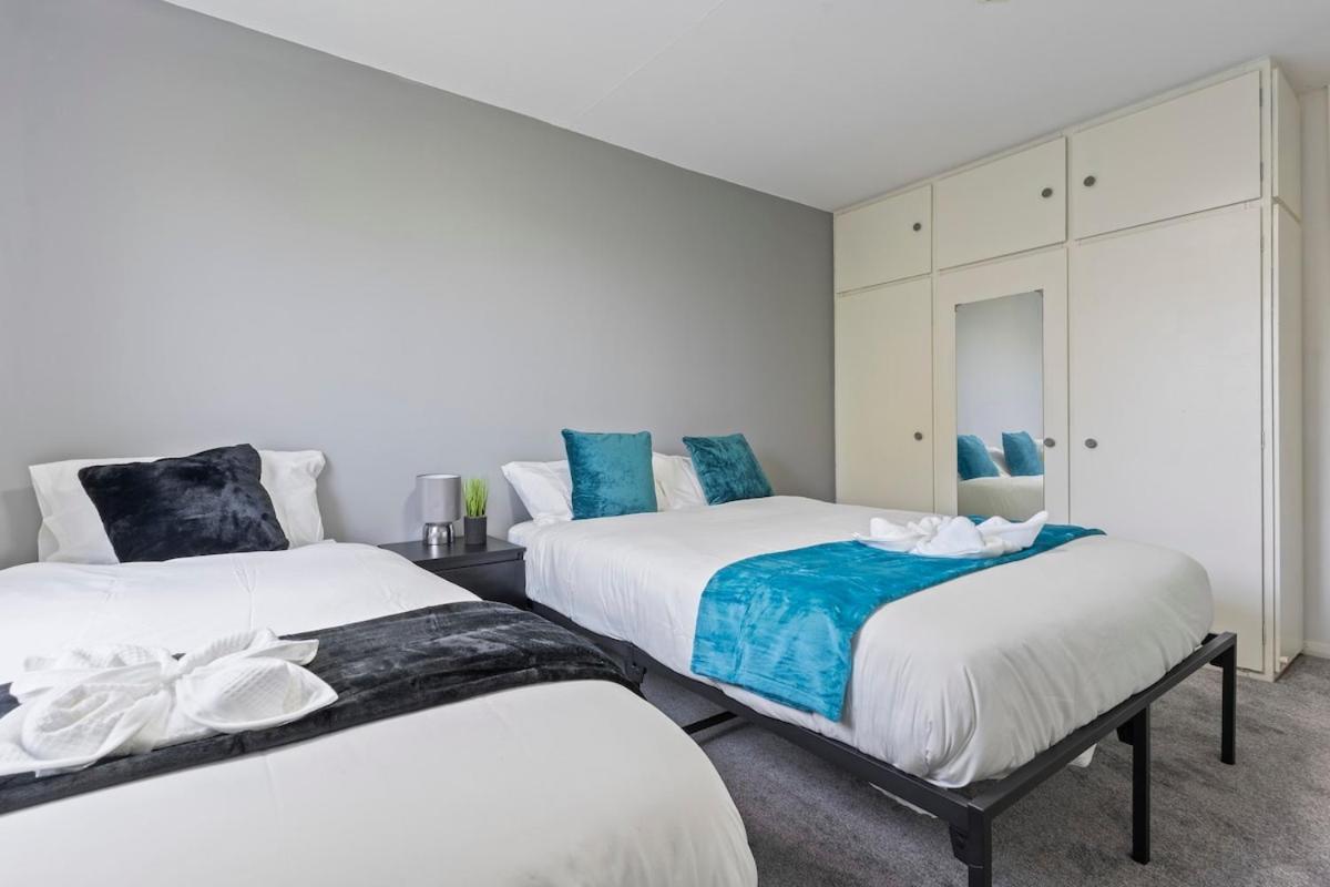 Simple 2 Bed In Selly Oak, Selly Park By Cadbury World - 5 Mins To Cadbury World, 5 Mins To Selly Manor Museum, 5 Mins To Edgbaston Stadium, 8 Mins To Queen Elizabeth Hospital, 6 Mins To Of - Free Parking & Wifi