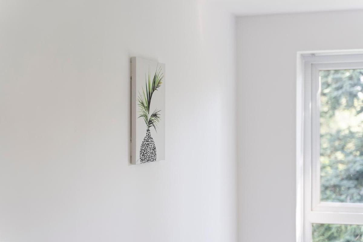 Simple 2 Bed In Selly Oak, Selly Park By Cadbury World - 5 Mins To Cadbury World, 5 Mins To Selly Manor Museum, 5 Mins To Edgbaston Stadium, 8 Mins To Queen Elizabeth Hospital, 6 Mins To Of - Free Parking & Wifi Apartment
