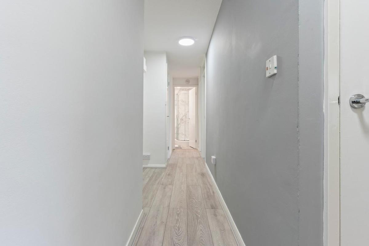 Simple 2 Bed In Selly Oak, Selly Park By Cadbury World - 5 Mins To Cadbury World, 5 Mins To Selly Manor Museum, 5 Mins To Edgbaston Stadium, 8 Mins To Queen Elizabeth Hospital, 6 Mins To Of - Free Parking & Wifi