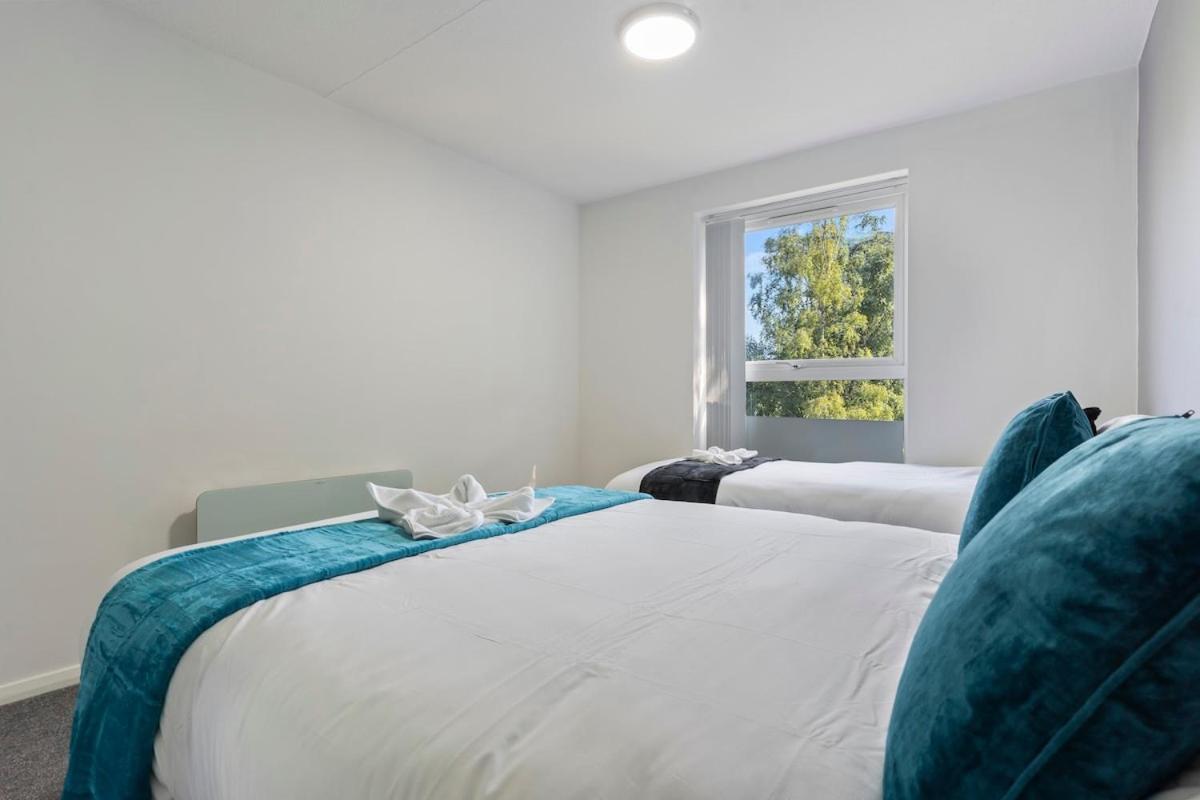 Simple 2 Bed In Selly Oak, Selly Park By Cadbury World - 5 Mins To Cadbury World, 5 Mins To Selly Manor Museum, 5 Mins To Edgbaston Stadium, 8 Mins To Queen Elizabeth Hospital, 6 Mins To Of - Free Parking & Wifi Birmingham