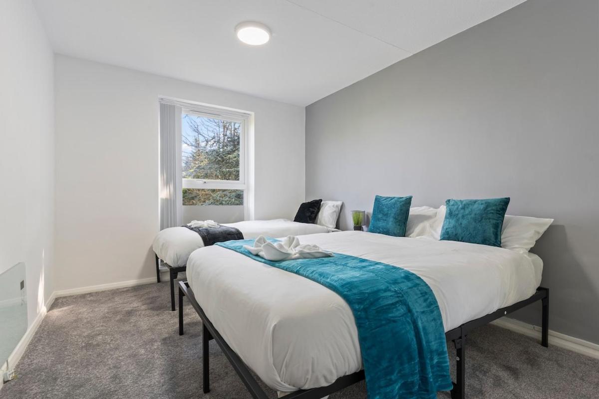 Simple 2 Bed In Selly Oak, Selly Park By Cadbury World - 5 Mins To Cadbury World, 5 Mins To Selly Manor Museum, 5 Mins To Edgbaston Stadium, 8 Mins To Queen Elizabeth Hospital, 6 Mins To Of - Free Parking & Wifi Apartment Birmingham